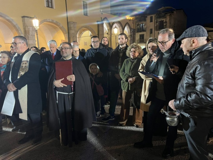 FONDI: “VOGLIAMO PIU’ VERDE”, INAUGURATA LA PRIMA AIUOLA