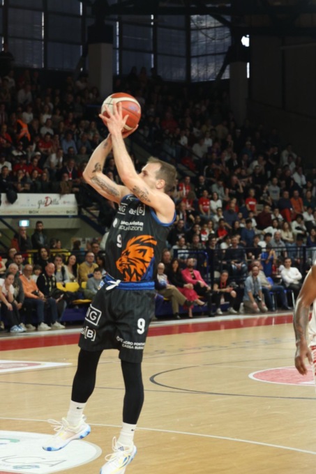 BASKET: SERIE A2, SCOFNITTE PER LATINA E LUISS ROMA