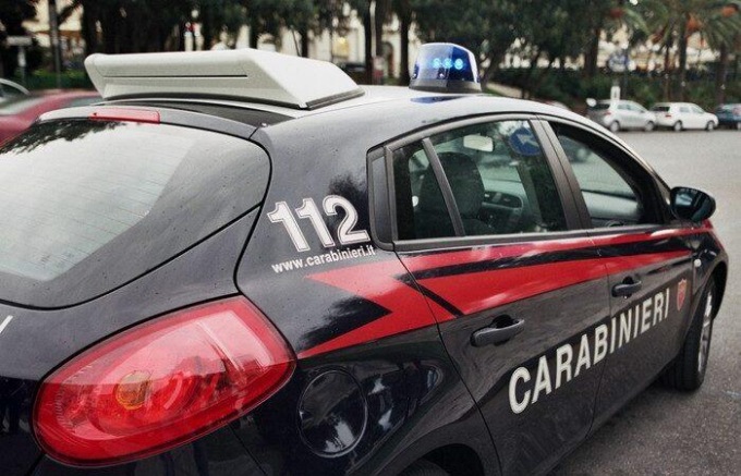 GROTTE DI CASTRO: FACEVA ACQUISTI CON I SODLI DI UN DISABILE