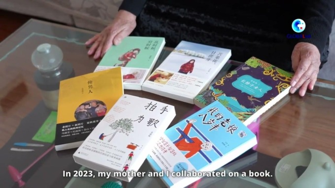 Cina: da analfabeta ad acclamata autrice, storia d’ispirazione di un’anziana