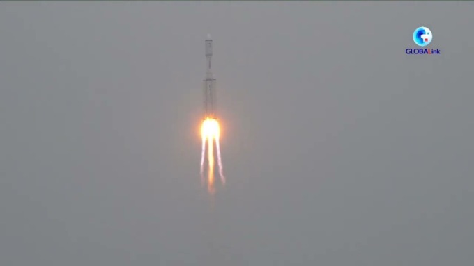 Cina: lancia nuovo satellite relè per comunicazioni Terra-Luna