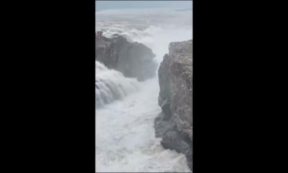 Cina: panorama primaverile di cascate Hukou su fiume Giallo