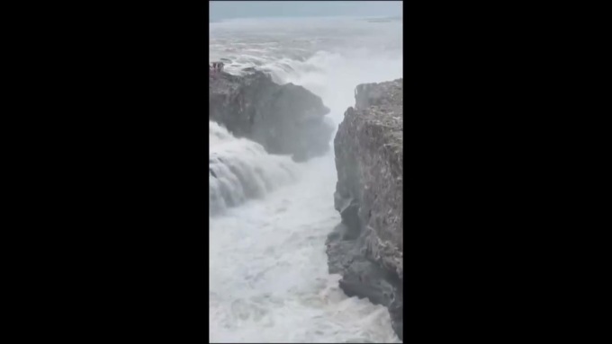 Cina: panorama primaverile di cascate Hukou su fiume Giallo