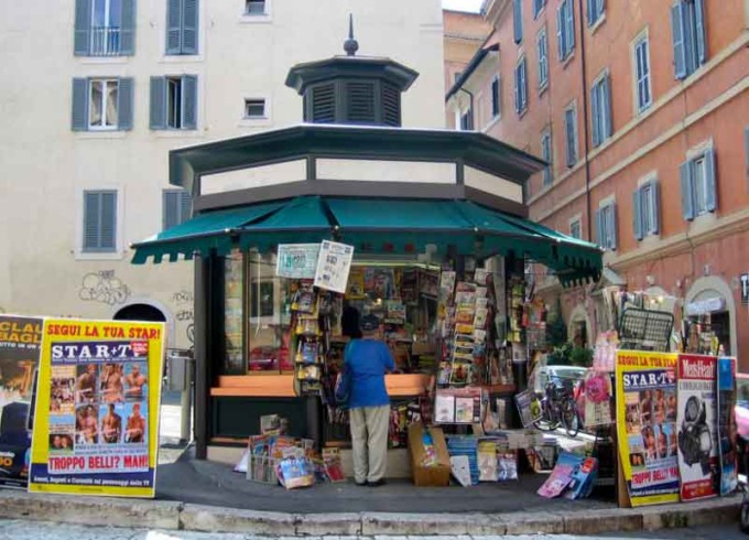 ROMA: EDICOLE, DIETROFRONT DEL CAMPIDOGLIO