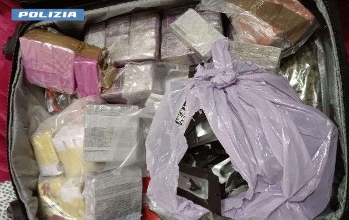 ROMA: OMICIDI E DROGA, 7 ARRESTI