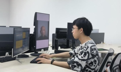 Cina: servizi di “resurrezione” digitale generano dibattito su amore, morte e IA