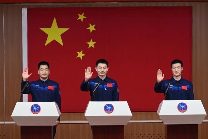 Cina: astronauti di missione Shenzhou-18 incontrano la stampa