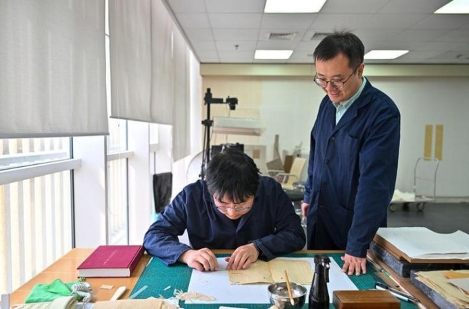 Cina: esperti “curano” libri antichi a Tianjin (3)