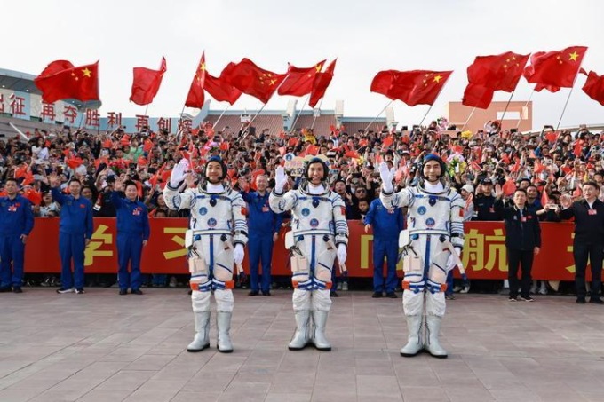 Cina: tenuta cerimonia di commiato per taikonauti di missione Shenzhou-18
