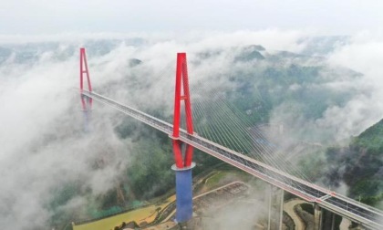 Cina: aperto al traffico il ponte sul fiume Longli nel Guizhou