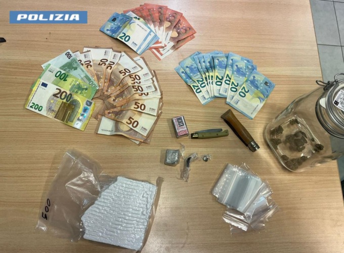 ROMA: SEQUESTRATI UNDICI CHILI DI DROGA