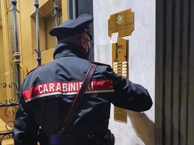 VITERBO: TRUFFA DEL FINTO CARABINIERE, DUE ARRESTI