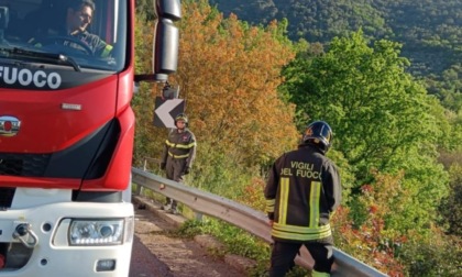 ITRI: AUTO FUORI STRADA, GRAVE UNA GIOVANE