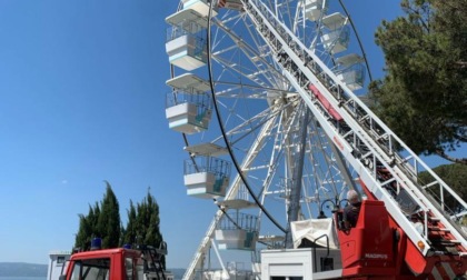 BOLSENA: BLOCCATI SULLA RUOTA PANORAMICA, FAMIGLIA SALVATA DAI VIGILI DEL FUOCO