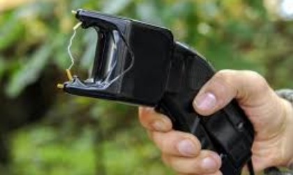 RIETI: RISSE TRA GIOVANI, SPUNTANO I TASER