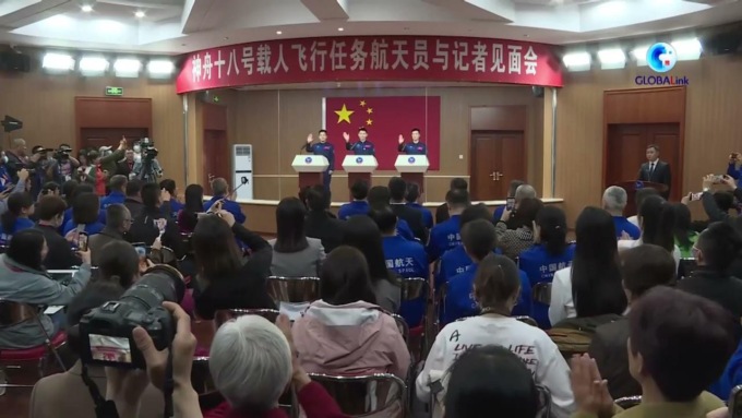 Cina: astronauti di missione Shenzhou-18 incontrano la stampa