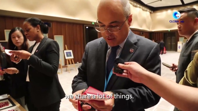 Cina: Sichuan, inviati diplomatici sperimentano patrimoni culturali immateriali