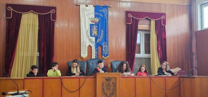 TERRACINA: CONSIGLIO COMUNALE RAGAZZI, PRESENTATA LA GIUNTA
