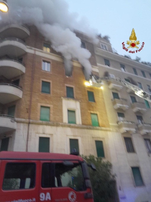 ROMA: INCENDIO IN UN APPARTAMENTO A PRATI, UN MORTO