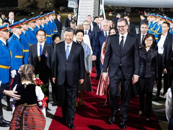 Serbia: Xi Jinping arriva a Belgrado (2)