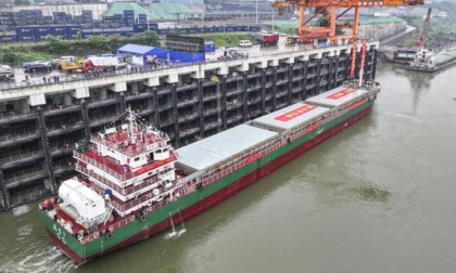 Cina: nave marittima da 10 mila tonnellate approda a Chongqing