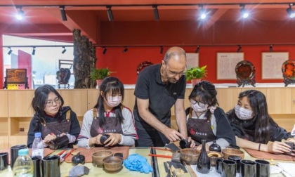 Cina: Chongqing, contea di Chengkou promuove arte della lacca (1)