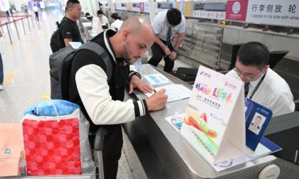 Cina: impegno a promuovere attivamente ripristino voli internazionali