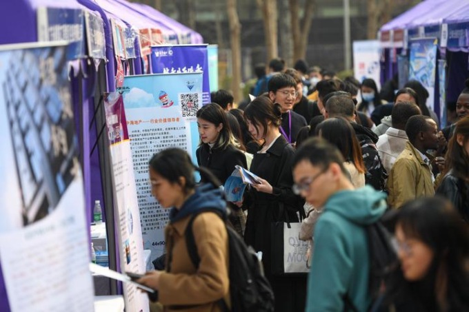 Cina: università organizzano fiere del lavoro per laureati