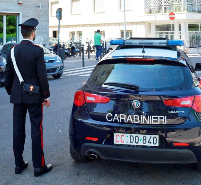 ROMA: AFFERRATA AL COLLO, TERRORE AL SEMAFORO