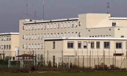 CIVITAVECCHIA: PESTAGGIO TRA DETENUTI, FERITI GLI AGENTI