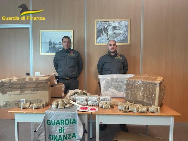 BRACCIANO: TROVATI CON 90 CHILI DI HASHISH, ARRESTATI