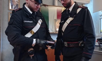 ROMA: DROGA NELLE PATATINE, CIOCCOLATA E BIBITE, DUE ARRESTI