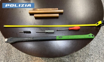 ROMA: INSEGUITI, SPERONANO L’AUTO DELLA POLIZIA