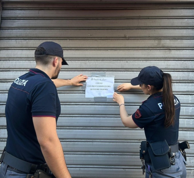 ROMA: RISSA, CHIUSA TAVOLA CALDA