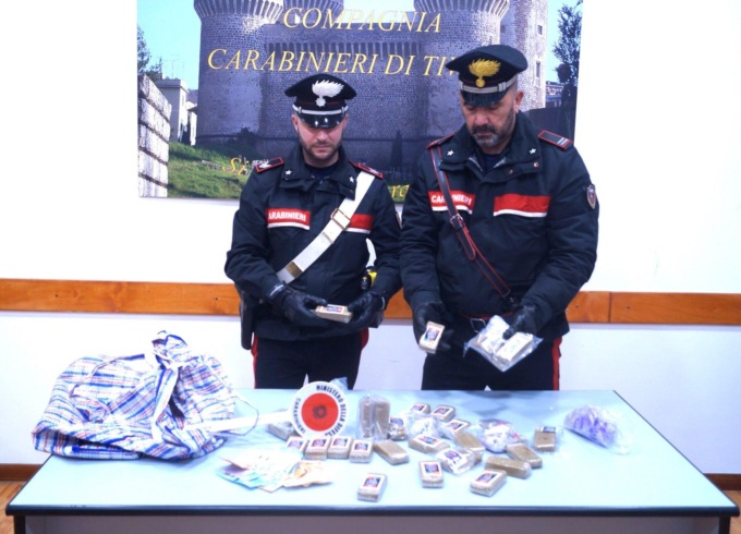 TIVOLI: IN AUTO CON 4 KG DI DROGA, ARRESTATO