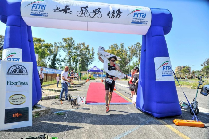 TRIATHLON: LATINA, VINCE ALESSIO PICCIONI