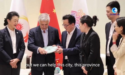 Cina: vice presidente CIO dona mini-scultura a Museo Giochi asiatici Hangzhou