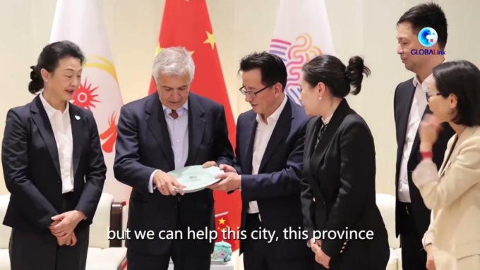 Cina: vice presidente CIO dona mini-scultura a Museo Giochi asiatici Hangzhou