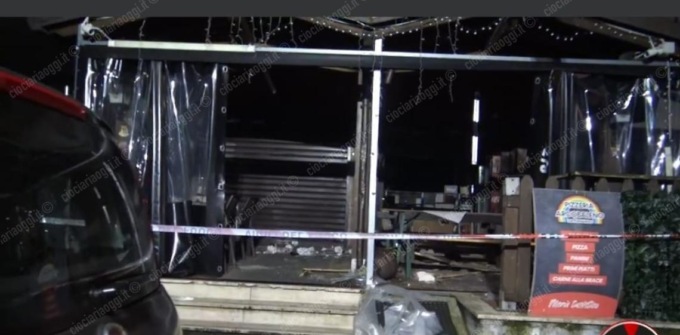 CASSINO: BOMBA CARTA ESPLODE DAVANTI LA PIZZERIA