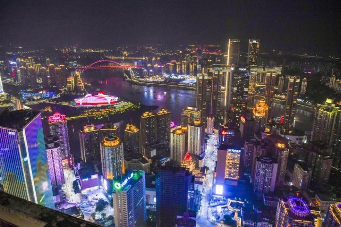 Cina: vista notturna di Chongqing