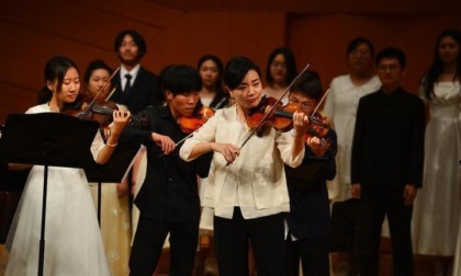 Cina: concerto di insegnanti, studenti a Qingdao per Festa delle Barche Drago