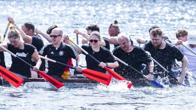 Germania: gara di barche drago a Duisburg