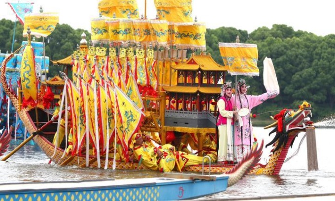 Cina: Shanghai, scopriamo usanza delle dragon boat di Luodian (1)