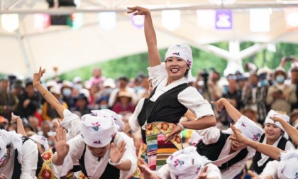 Cina: concorso di danza Guozhuang nello Xizang