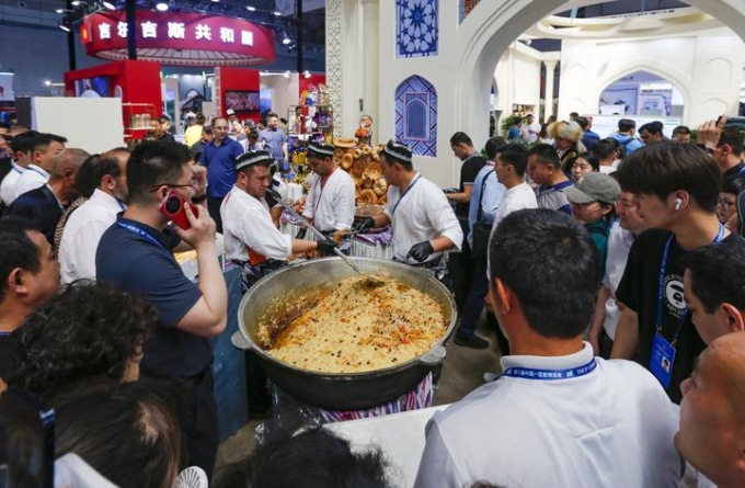 Cina: prodotti internazionali esposti alla China-Eurasia Expo a Urumqi (1)