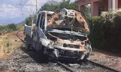 TERRACINA: CAMIONCINO IN FIAMME IN ZONA LA FIORA