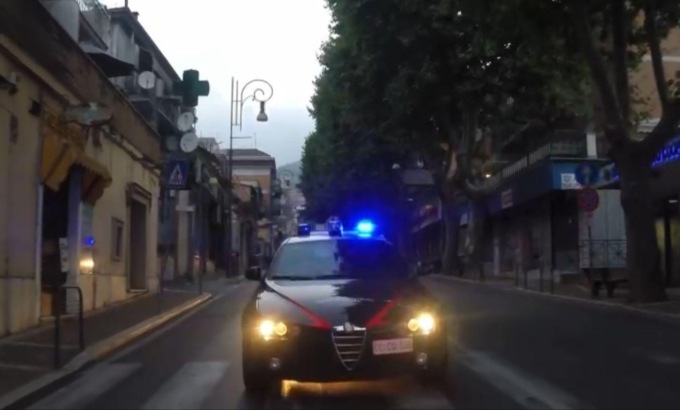 POMEZIA: GAMBIZZATO IN STRADA, UN ARRESTO