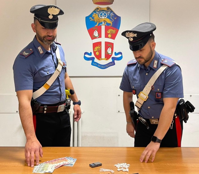 MENTANA: SPACCIO DI DROGA, ARRESTATA 19ENNE