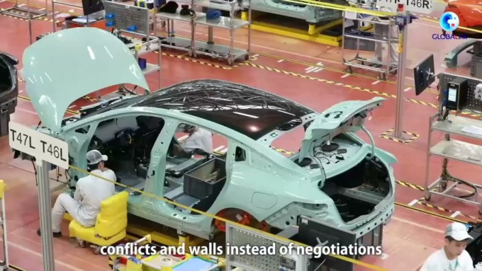 Cina: UE decisa a imporre dazi su EV nonostante ripercussioni negative