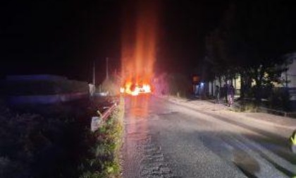 PATRICA: ASSALTANO UN’AZIENDA E BRUCIANO LE AUTO